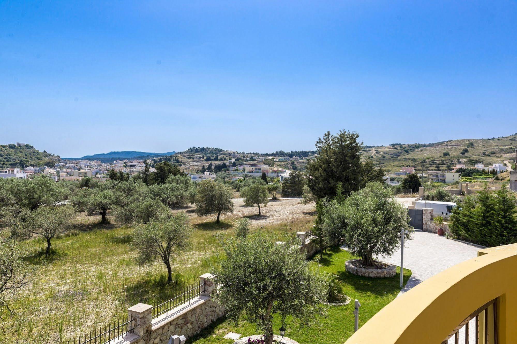 Village View Hotel *