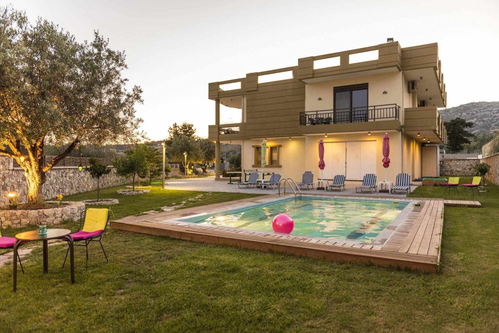 Village View Hotel *